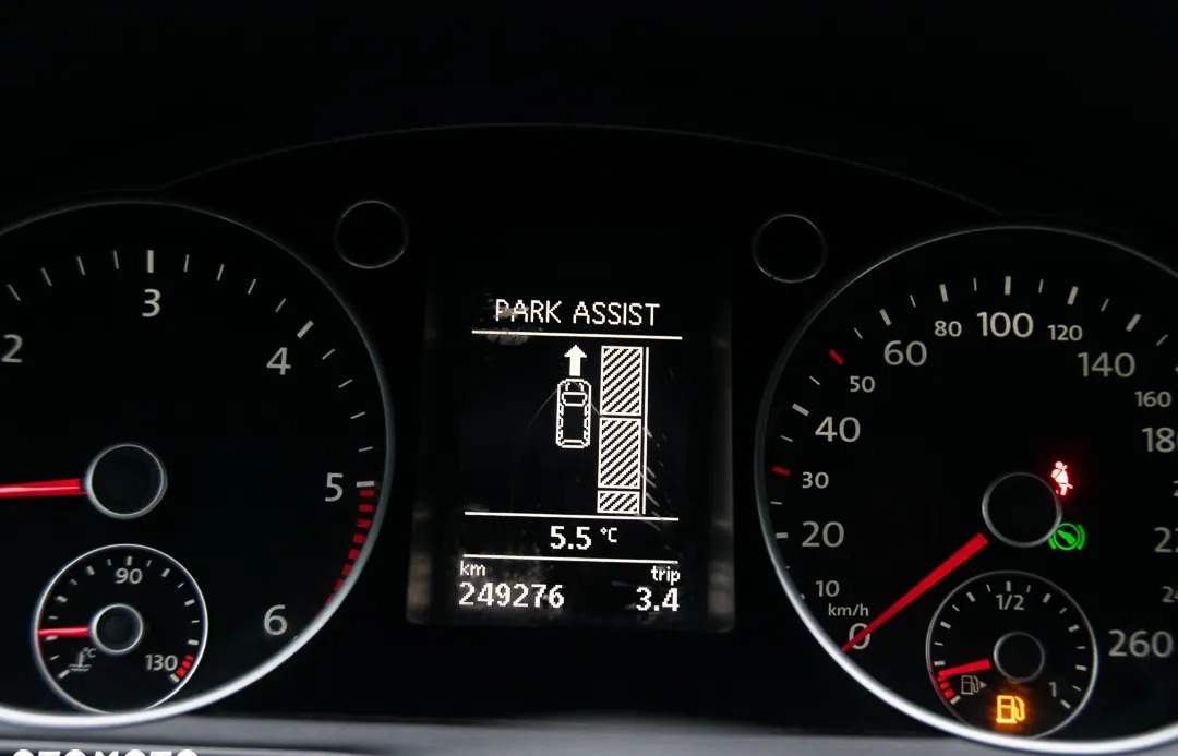 Volkswagen Passat cena 37900 przebieg: 249000, rok produkcji 2014 z Legnica małe 781